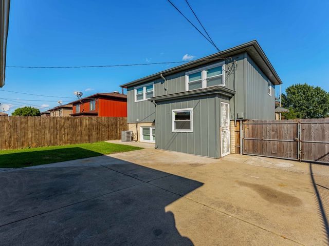 7832 Lamon Avenue, Burbank, IL 60459