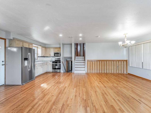 7832 Lamon Avenue, Burbank, IL 60459
