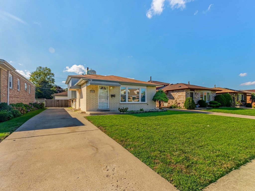 7832 Lamon Avenue, Burbank, IL 60459