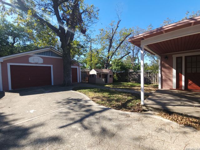 1138 W Magnolia Ave, San Antonio, TX 78201