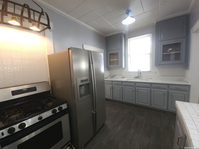 1138 W Magnolia Ave, San Antonio, TX 78201