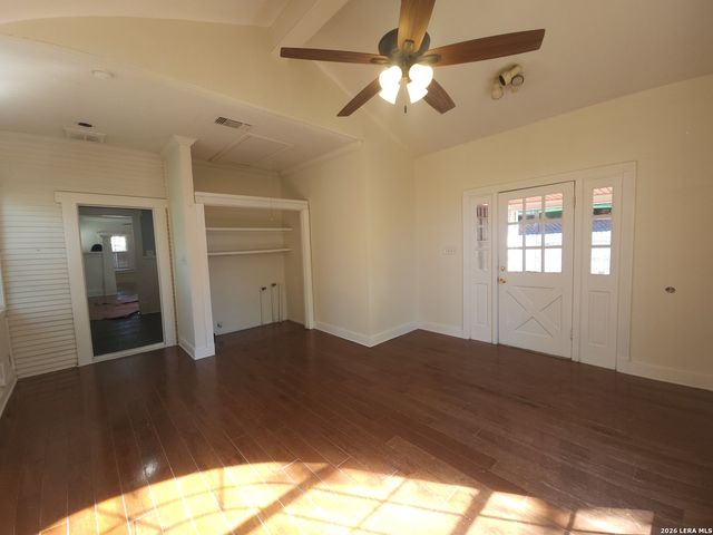 1138 W Magnolia Ave, San Antonio, TX 78201