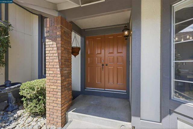 2240 Concord Dr, Pittsburg, CA 94565