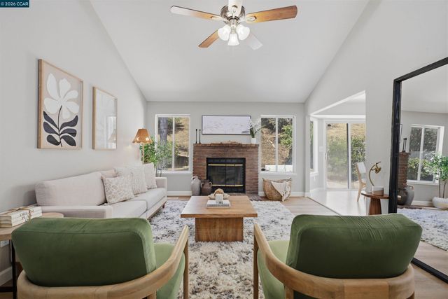 2240 Concord Dr, Pittsburg, CA 94565