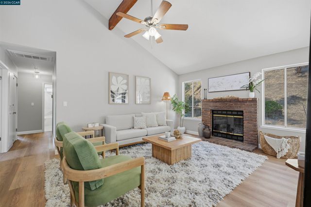 2240 Concord Dr, Pittsburg, CA 94565