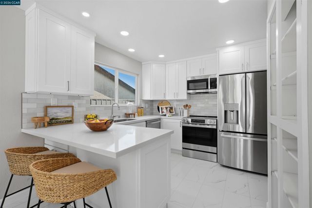2240 Concord Dr, Pittsburg, CA 94565