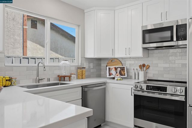 2240 Concord Dr, Pittsburg, CA 94565