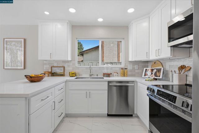 2240 Concord Dr, Pittsburg, CA 94565