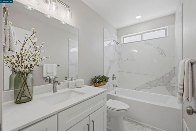 2240 Concord Dr, Pittsburg, CA 94565