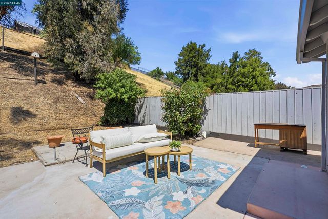 2240 Concord Dr, Pittsburg, CA 94565
