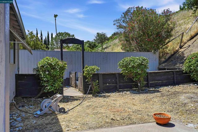 2240 Concord Dr, Pittsburg, CA 94565