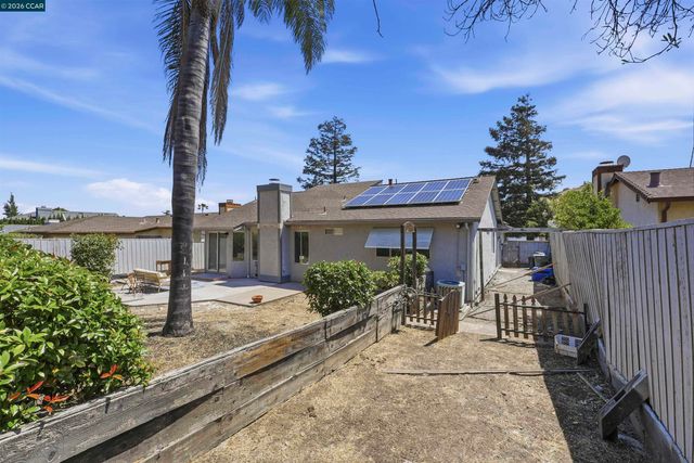 2240 Concord Dr, Pittsburg, CA 94565