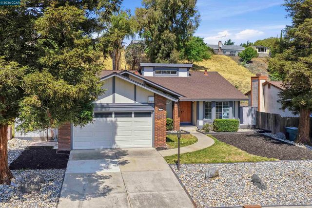 2240 Concord Dr, Pittsburg, CA 94565