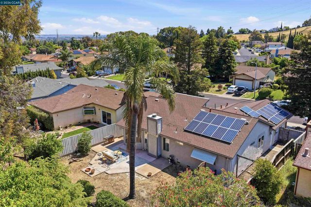 2240 Concord Dr, Pittsburg, CA 94565