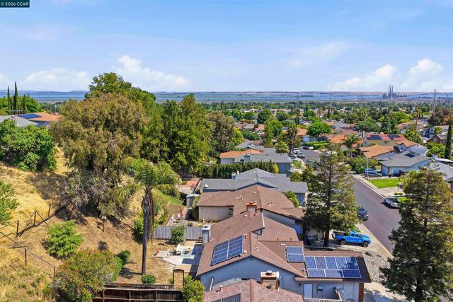 2240 Concord Dr, Pittsburg, CA 94565