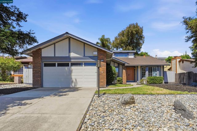 2240 Concord Dr, Pittsburg, CA 94565