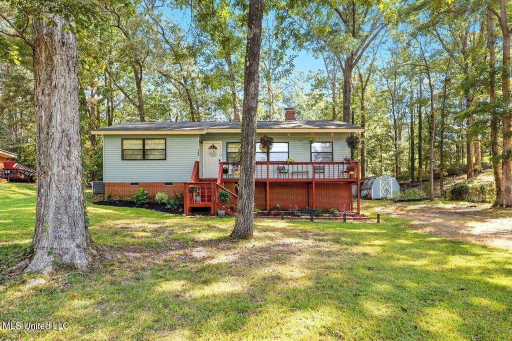 129 Camelia Circle, Florence, MS 39073