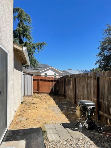 3057 Courtside Dr, Diamond Springs, CA 95619