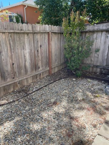 3057 Courtside Dr, Diamond Springs, CA 95619