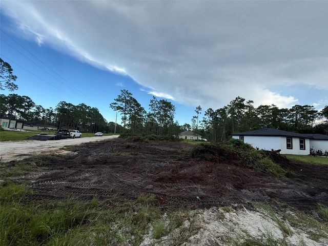 1693 8TH AVE, Deland, FL 32724