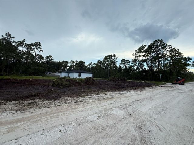 1693 8TH AVE, Deland, FL 32724