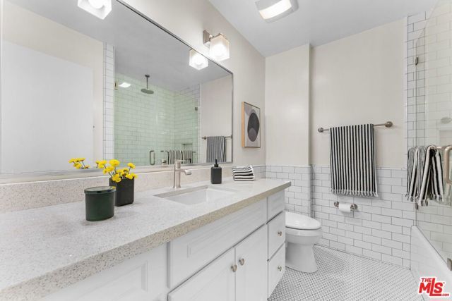 970 Palm Avenue 215, West Hollywood, CA 90069