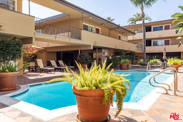 970 Palm Avenue 215, West Hollywood, CA 90069