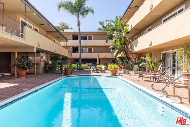 970 Palm Avenue 215, West Hollywood, CA 90069