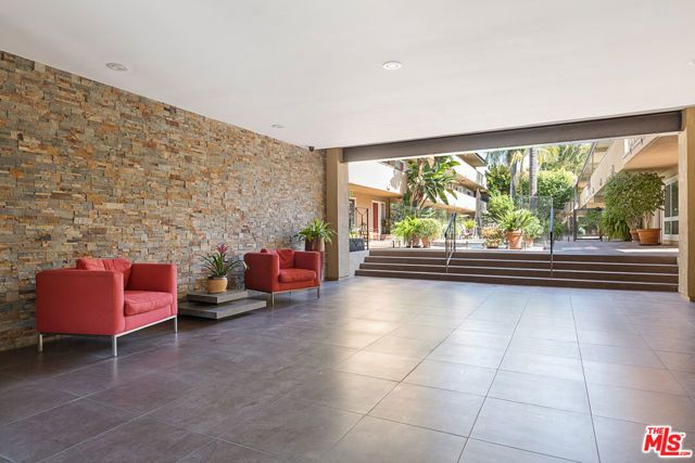 970 Palm Avenue 215, West Hollywood, CA 90069