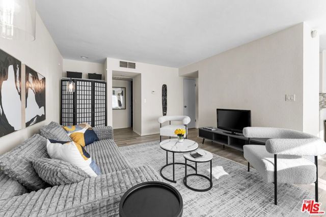 970 Palm Avenue 215, West Hollywood, CA 90069