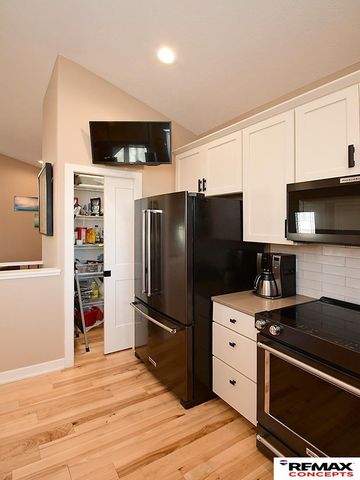 150 S 92nd Street, Lincoln, NE 68520