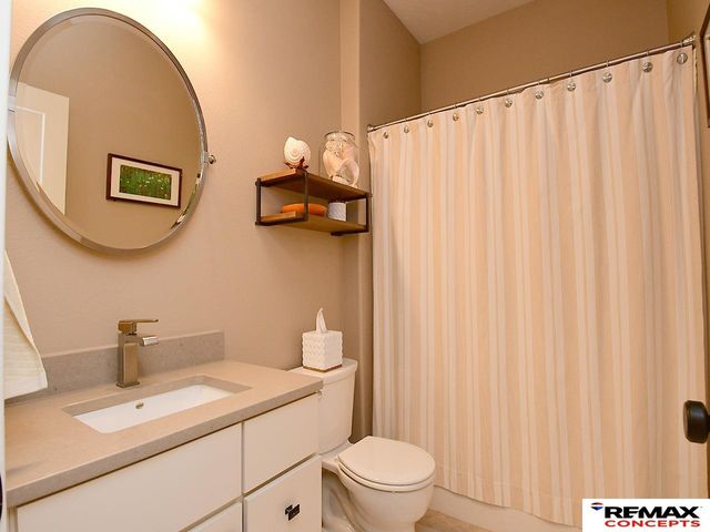 150 S 92nd Street, Lincoln, NE 68520