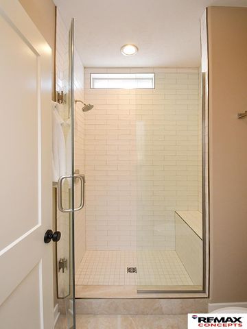 150 S 92nd Street, Lincoln, NE 68520