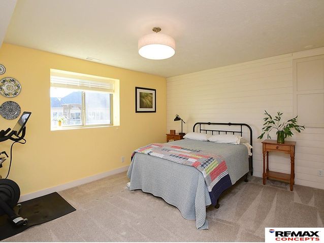 150 S 92nd Street, Lincoln, NE 68520