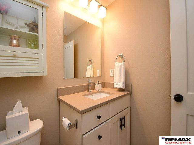 150 S 92nd Street, Lincoln, NE 68520