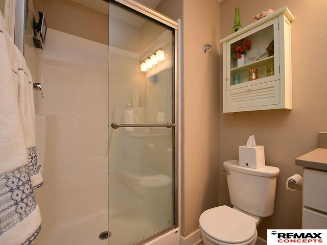 150 S 92nd Street, Lincoln, NE 68520