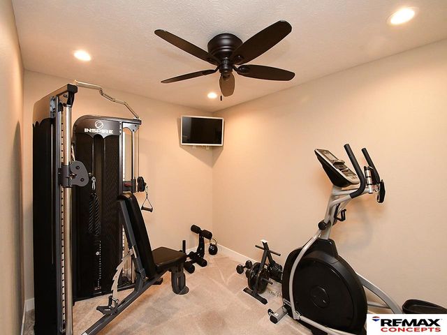 150 S 92nd Street, Lincoln, NE 68520