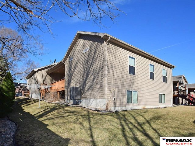 150 S 92nd Street, Lincoln, NE 68520