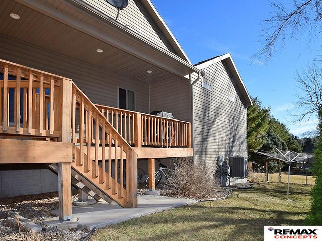 150 S 92nd Street, Lincoln, NE 68520