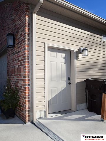 150 S 92nd Street, Lincoln, NE 68520