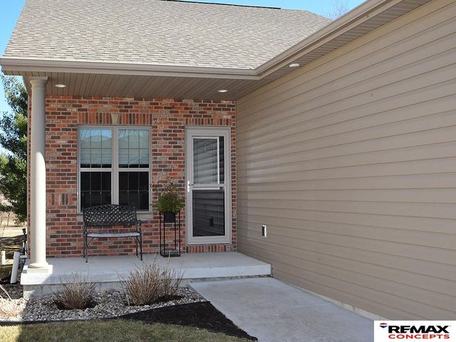 150 S 92nd Street, Lincoln, NE 68520