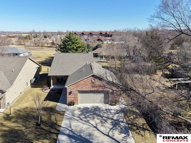 150 S 92nd Street, Lincoln, NE 68520