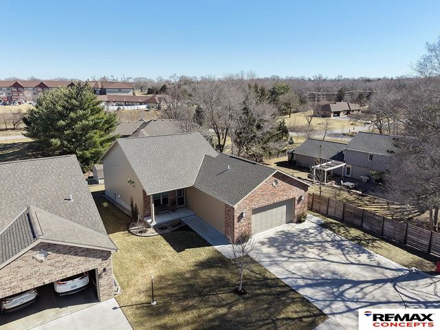 150 S 92nd Street, Lincoln, NE 68520