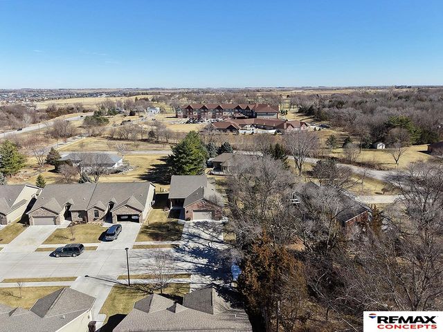 150 S 92nd Street, Lincoln, NE 68520