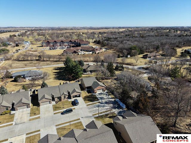 150 S 92nd Street, Lincoln, NE 68520