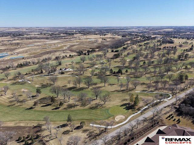 150 S 92nd Street, Lincoln, NE 68520