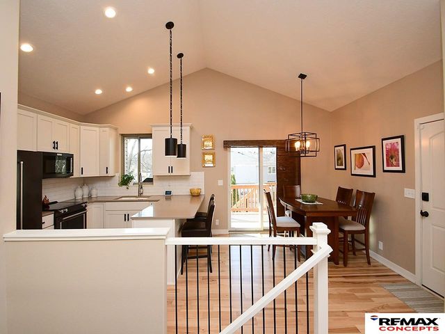 150 S 92nd Street, Lincoln, NE 68520