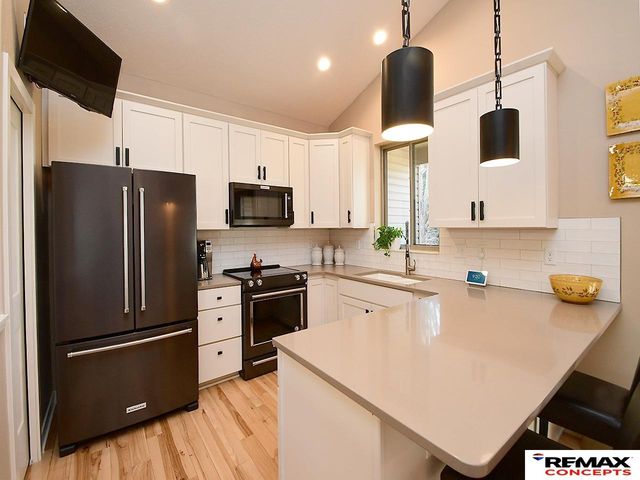 150 S 92nd Street, Lincoln, NE 68520