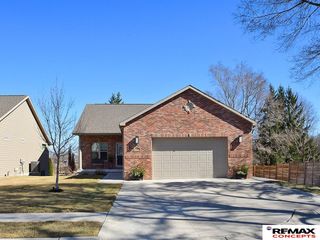 150 S 92nd Street, Lincoln, NE 68520