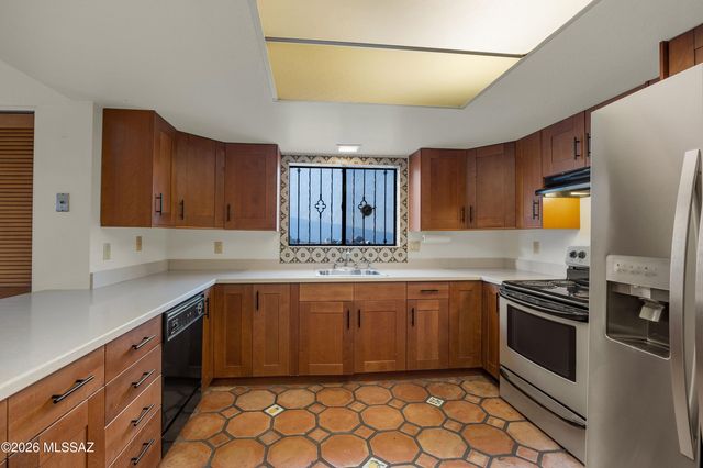 7526 N Desert Tree Drive, Tucson, AZ 85704